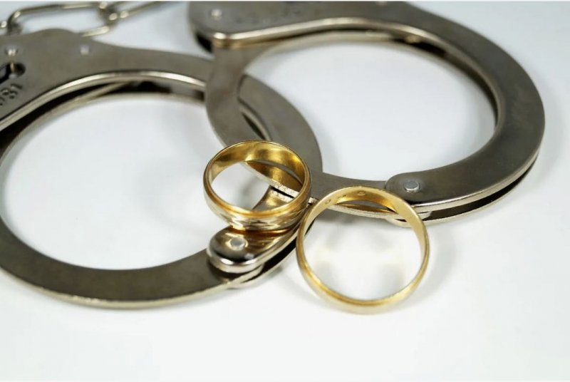 В Игринском районе полицейскими задержана подозреваемая в краже двух обручальных колец